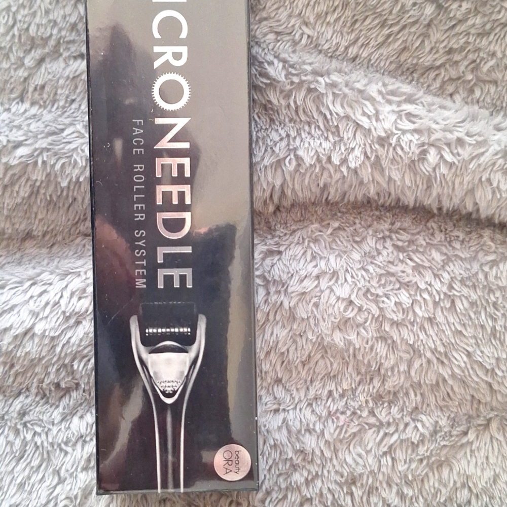 Microneedle roller